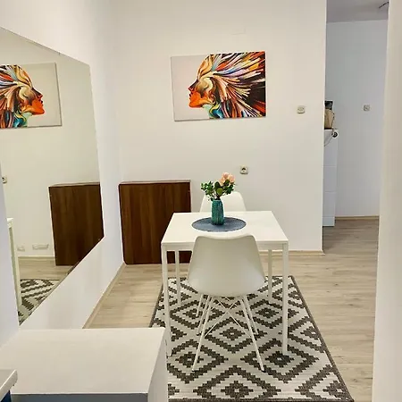 Apartament Regina's Modern Apartment2 *