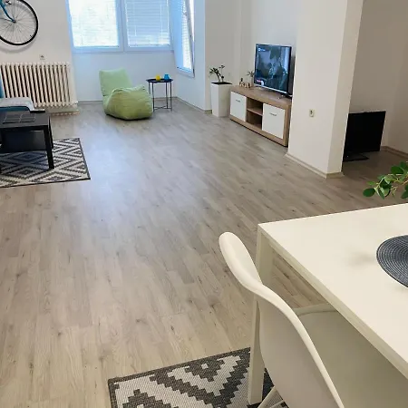 Regina's Modern Apartment2 Skopje