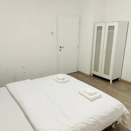 Apartament Regina's Modern Apartment2 *