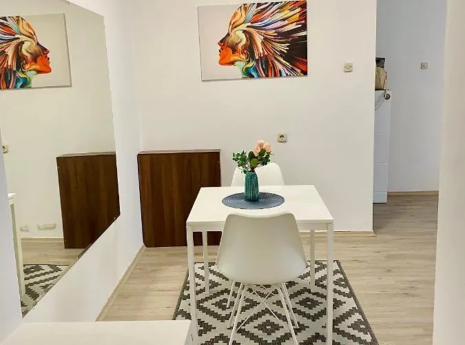 Apartament Regina's Modern Apartment2 *