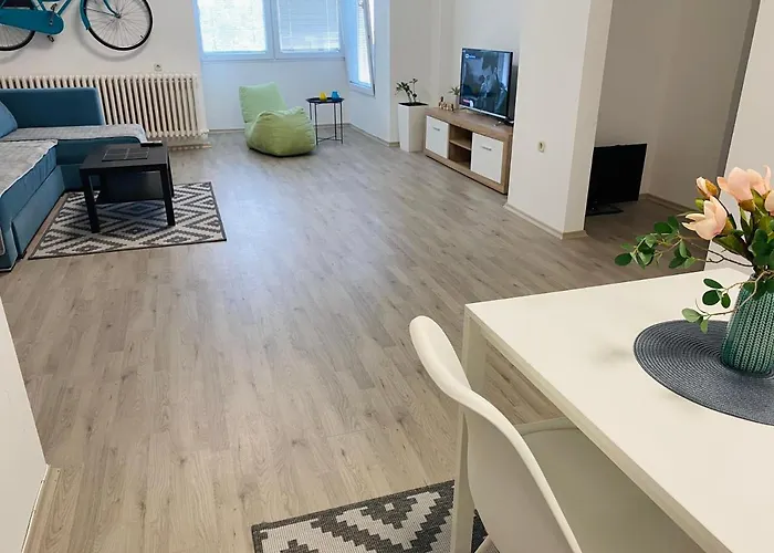 Regina's Modern Apartment2 Skopje