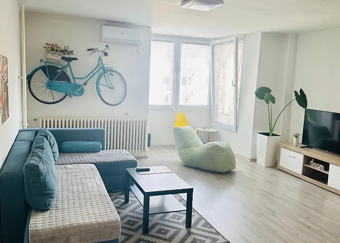 Regina's Modern Apartment2 Skopje